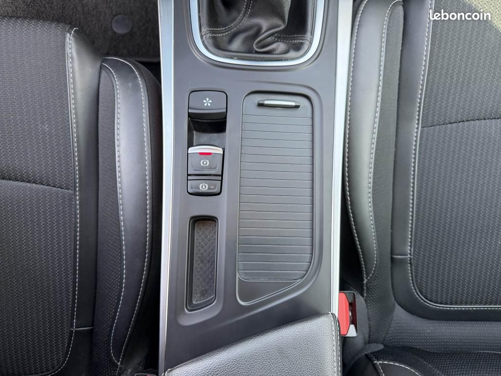 RENAULT MEGANE IV 1.3 TCe - 140 Techno (image 23)