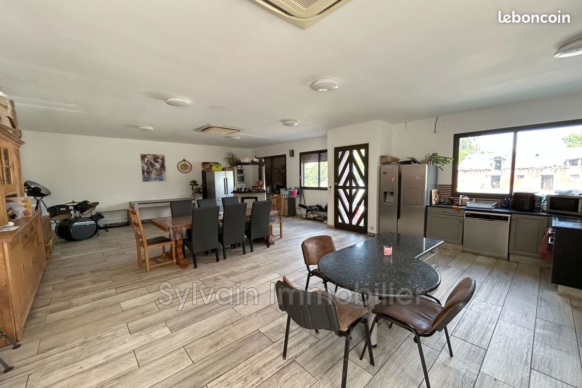 Maison 7 pièces 196 m² · à Formerie · 196 m² · 198 000 €