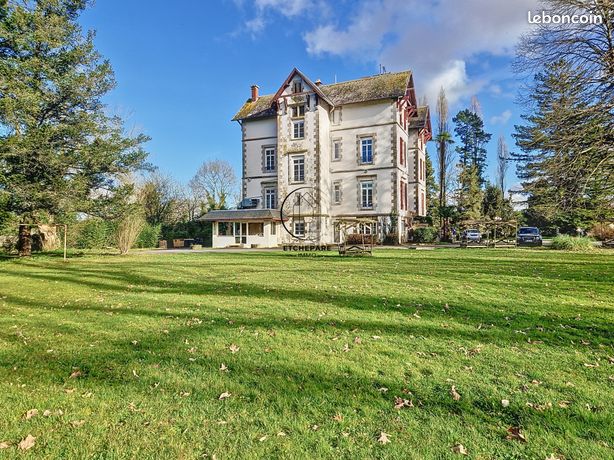Château 50 pièces 1200 m²