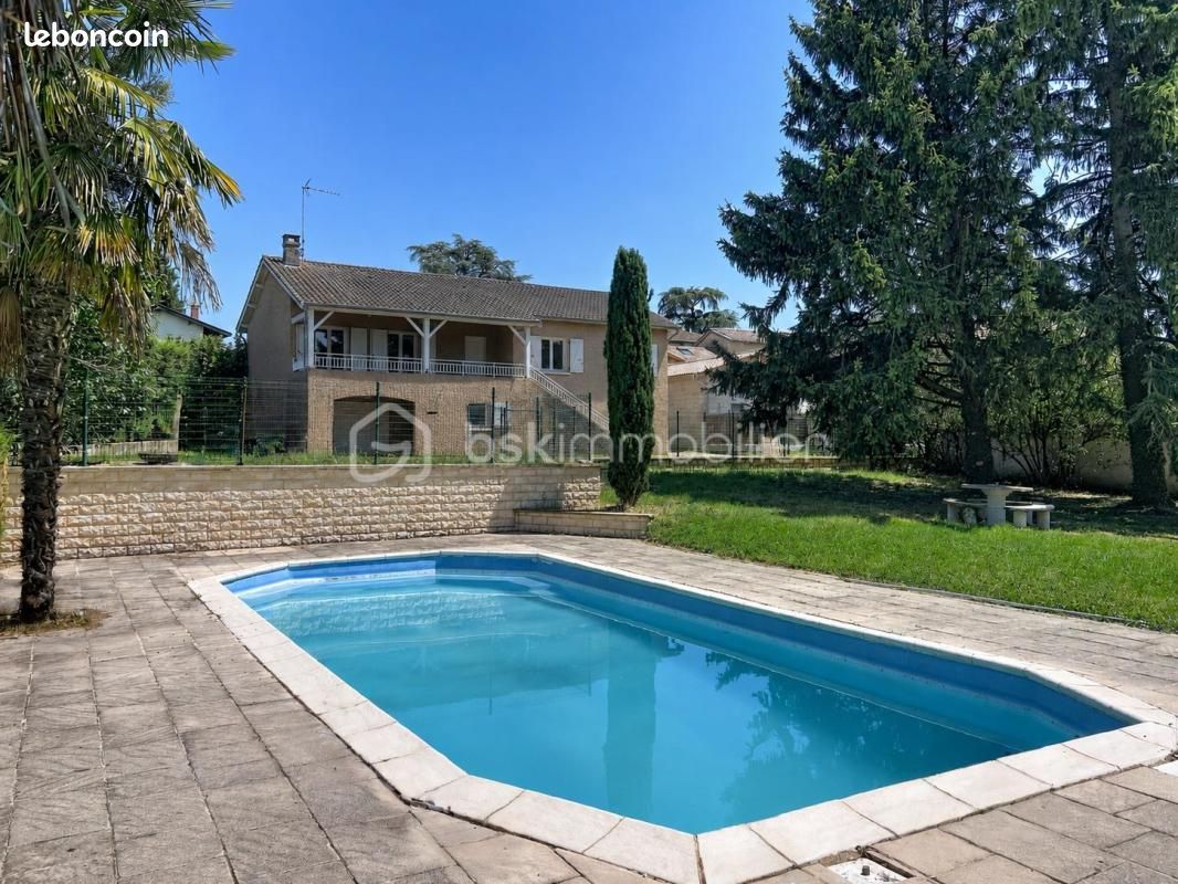 Maison 9 pièces 193 m² · à Quincieux · 193 m² · 499 000 €