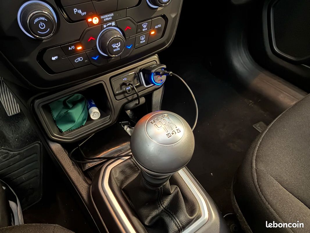 Jeep RENEGADE Longitude 1.6 CRD 120ch ~ TOIT OUVRANT ~ APPLE CARPLAY (image 32)