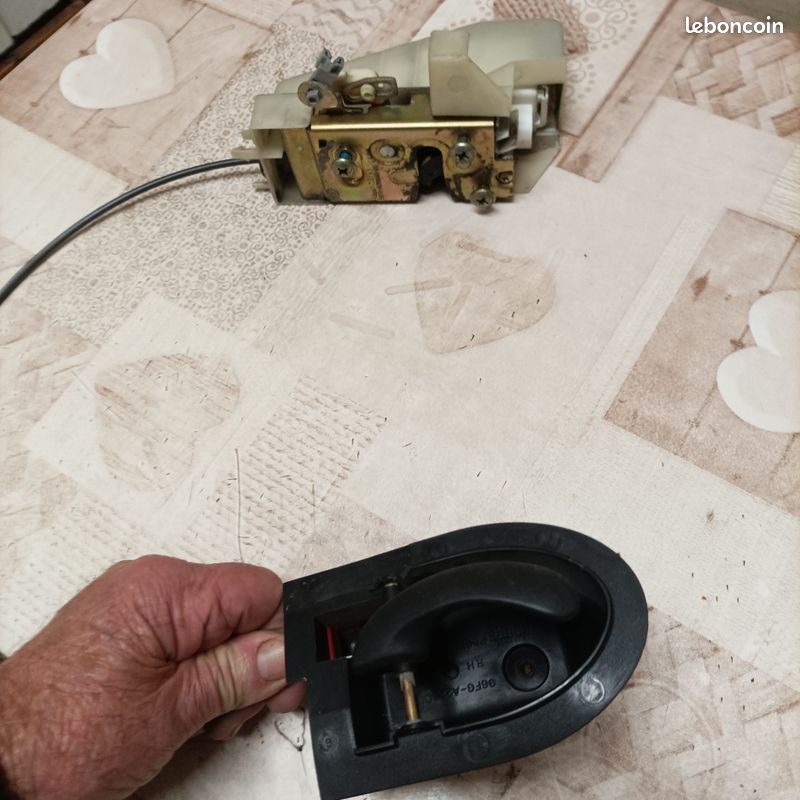 Serrure electrique porte ford fiesta 4 AVD (image 2)