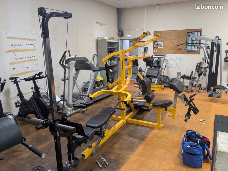Station de musculation multi-postes Station de musculation multi-postes
