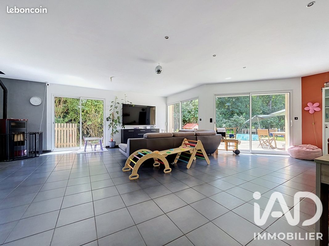 Maison 6 pièces 157 m² · à Mesnil-Roc'H · 157 m² · 335 000 €