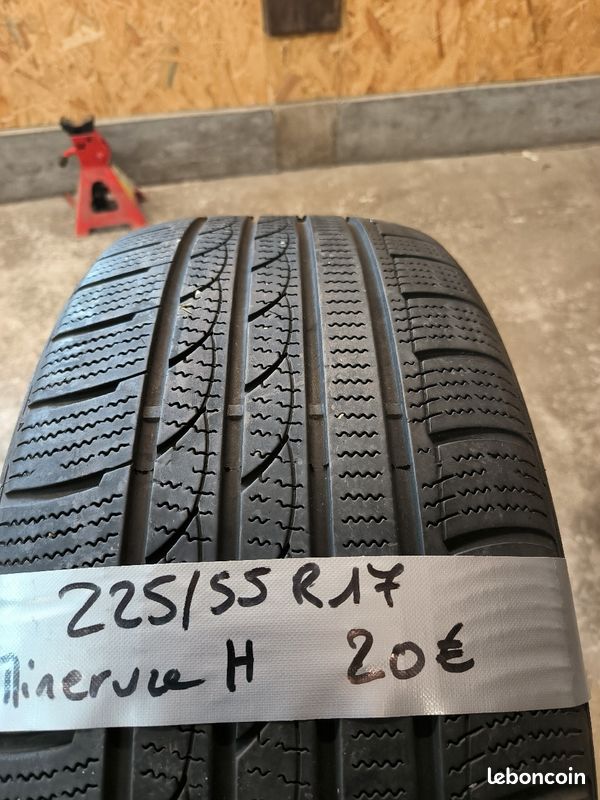 2 pneus 225/55r17 Minerva hiver Équipement auto