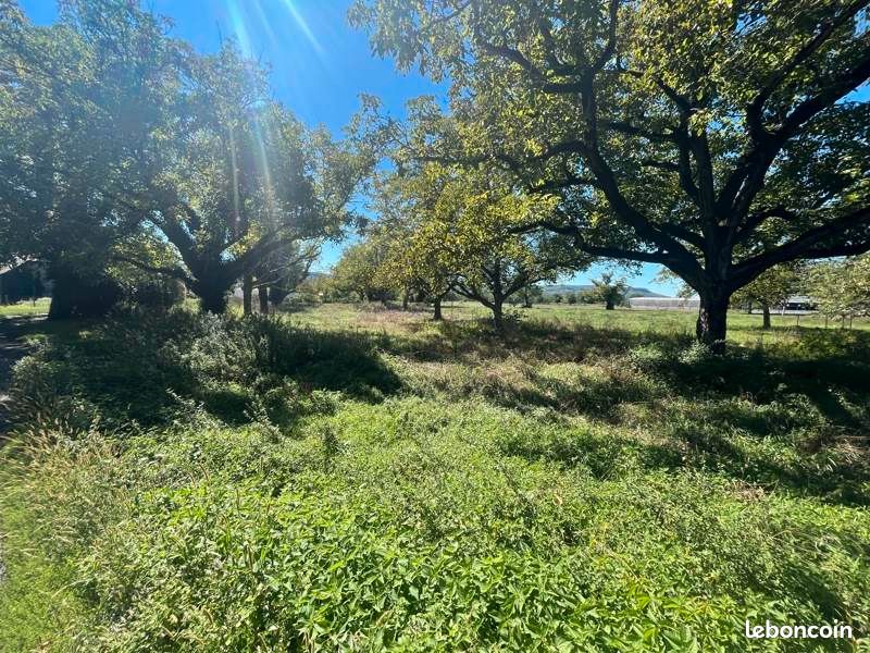 Terrain 3632 m² · à Tauriac · 88 970 €