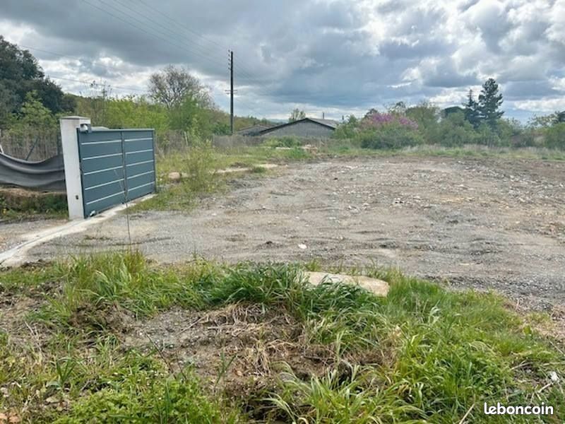 Terrain 2 400 m² Villespy · 60 000 €