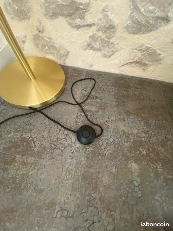 Lampadaire doré avec boules en verre (image 6)