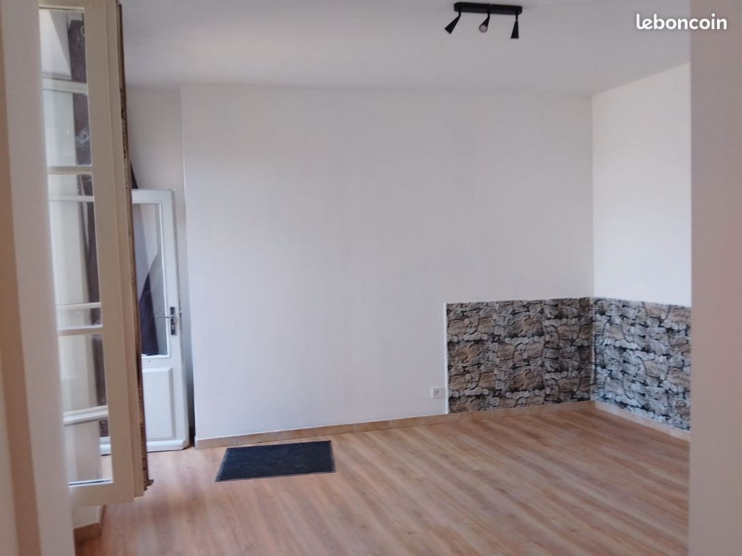 Appartement 2 pièces 48 m² · à Saint-Sauveur-en-Puisaye · 48 m² · 650 €/mois