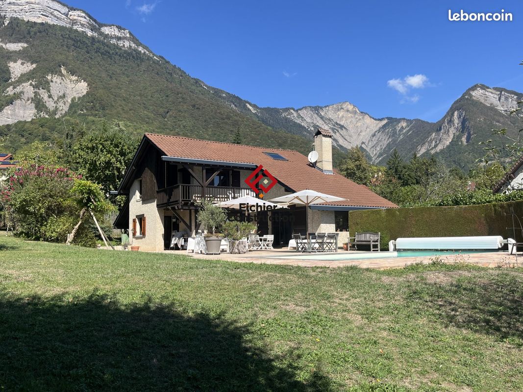 Maison 5 pièces 131 m² · à Saint-Ismier · 131 m² · 695 000 €