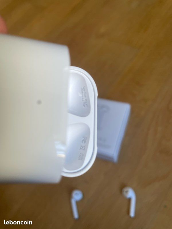 AirPod 2 (image 5)