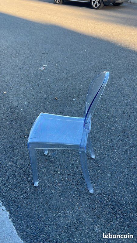 Chaise ghost (image 1)