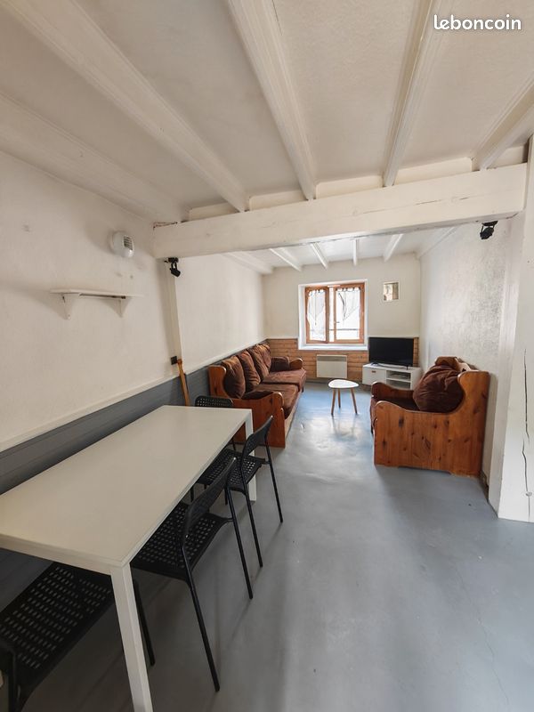 Parking 2 pièces · à Saint-Martin-de-Queyrières · 410 €/mois