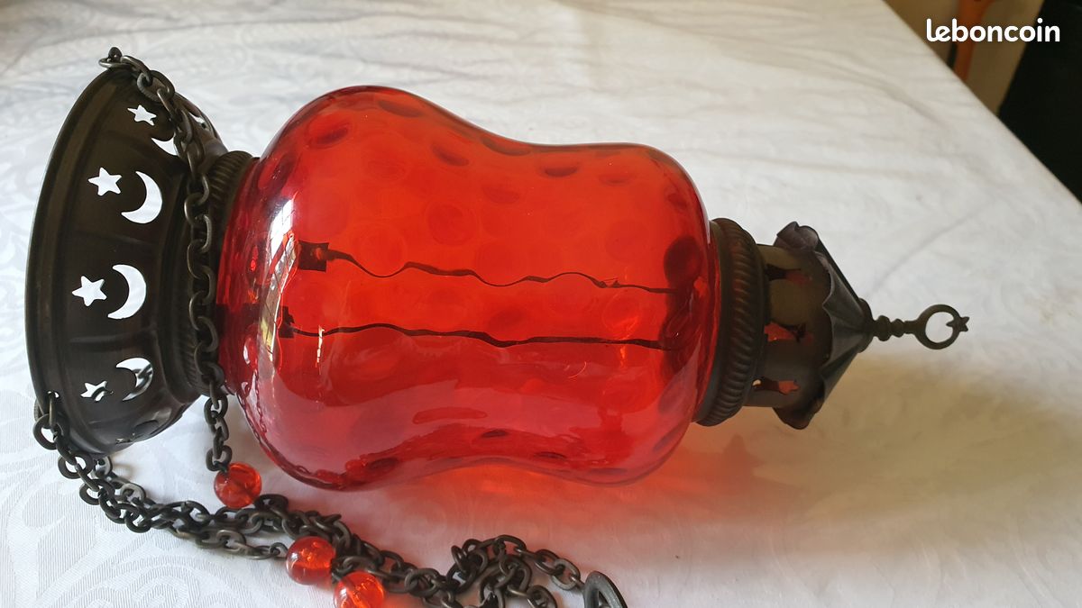 Suspension orientale (Turquie) en verre soufflé rouge et cuivre travaillé. Ambiance lumineuse unique. Peut servir d'enseigne lumineuse (image 2)