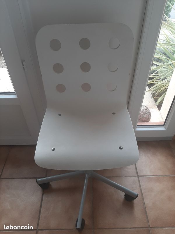 Chaise blanche (image 1)