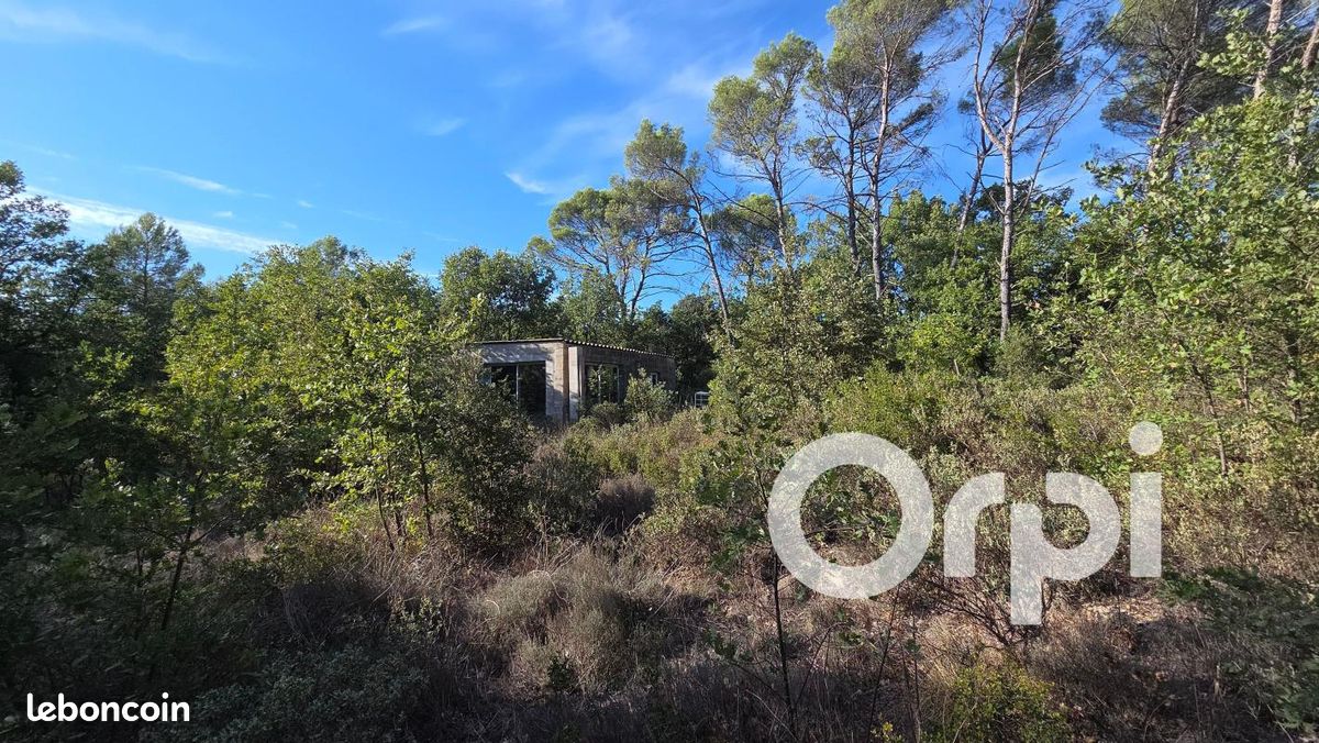 Terrain 2362 m² · à Tourves · 119 000 €