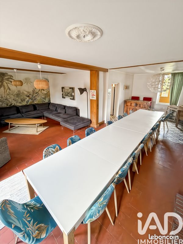 Maison 11 pièces 308 m² · à Charny Orée de Puisaye · 308 m² · 376 000 €
