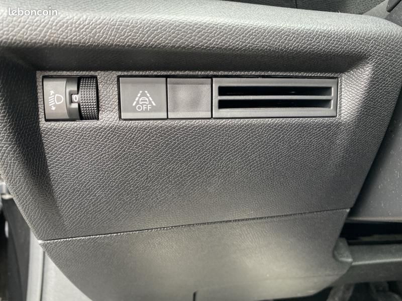 Citroen C4 PureTech 130ch S&S Feel (image 13)