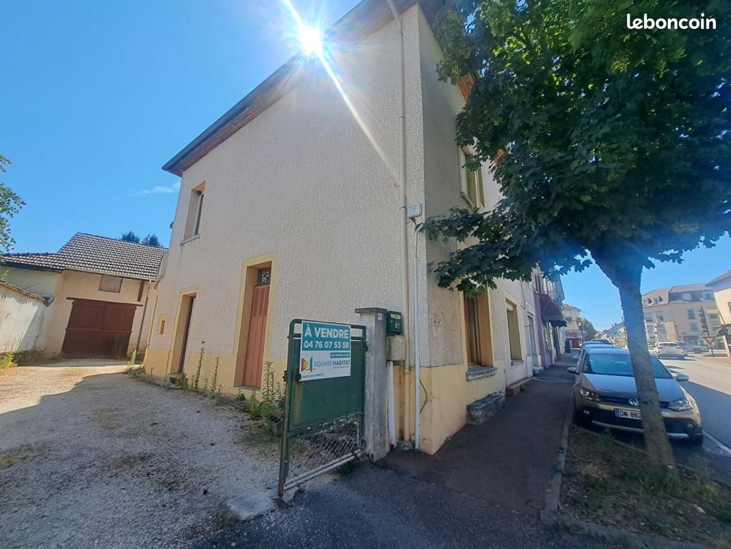 Immeuble 172 m² · à Les Abrets en Dauphiné · 172 m² · 180 000 €