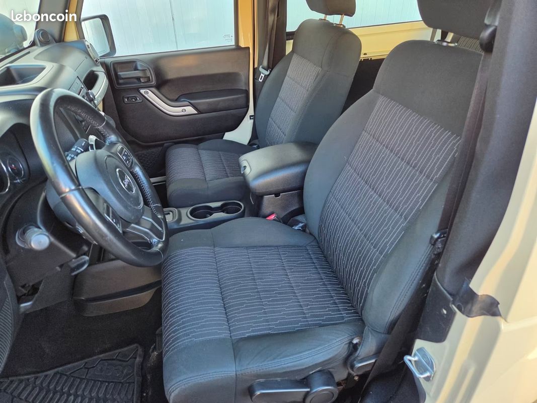 Jeep Wrangler UNLIMITED SAHARA 3.8 V6 BVA 4X4 - HARD TOP - 84 000 KM (image 11)