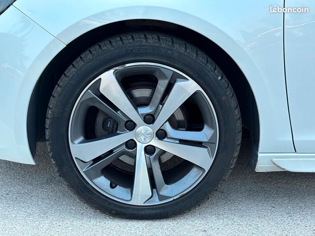 PEUGEOT 308 SW GT-LINE 130ch / Distribution à jour / Sieges Massants/Chauffants / Denon Audio / Toit Panoramique... (image 40)