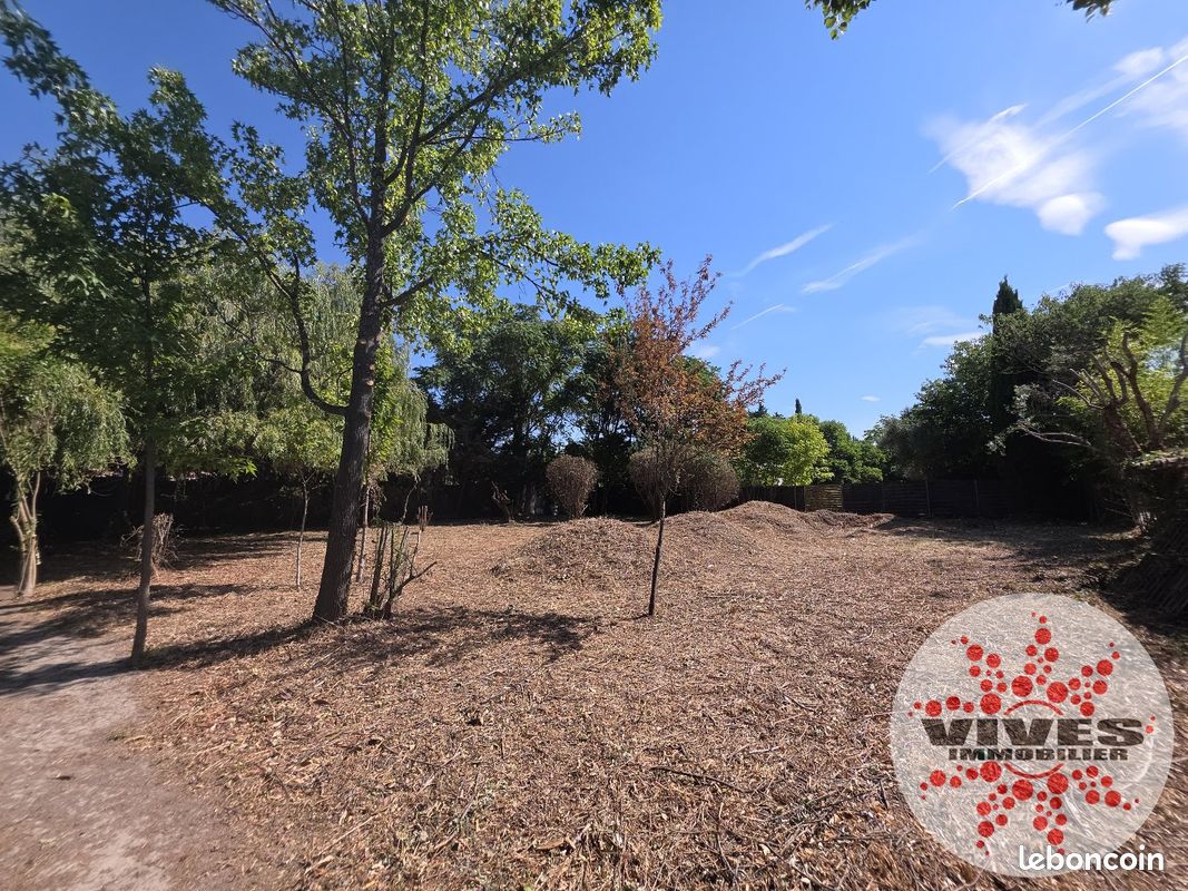 Terrain 828 m² CARPENTRAS · 169 000 €