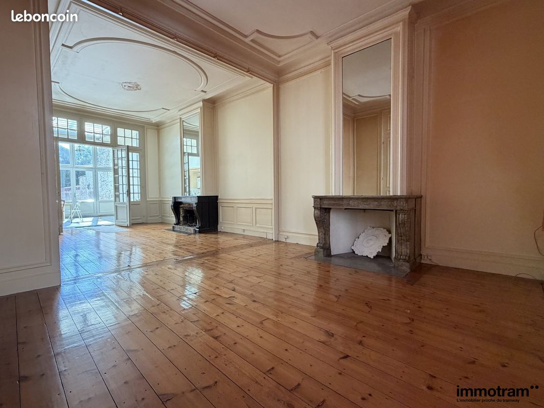Maison 6 pièces 215 m² · à Tourcoing · 215 m² · 225 000 €