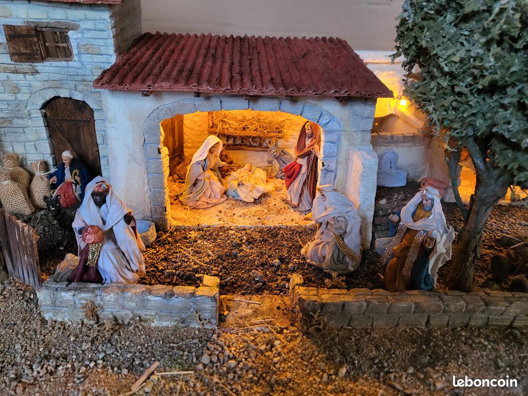 Crèche complète résine 31 cm multicolore 11 santons | vente en ligne