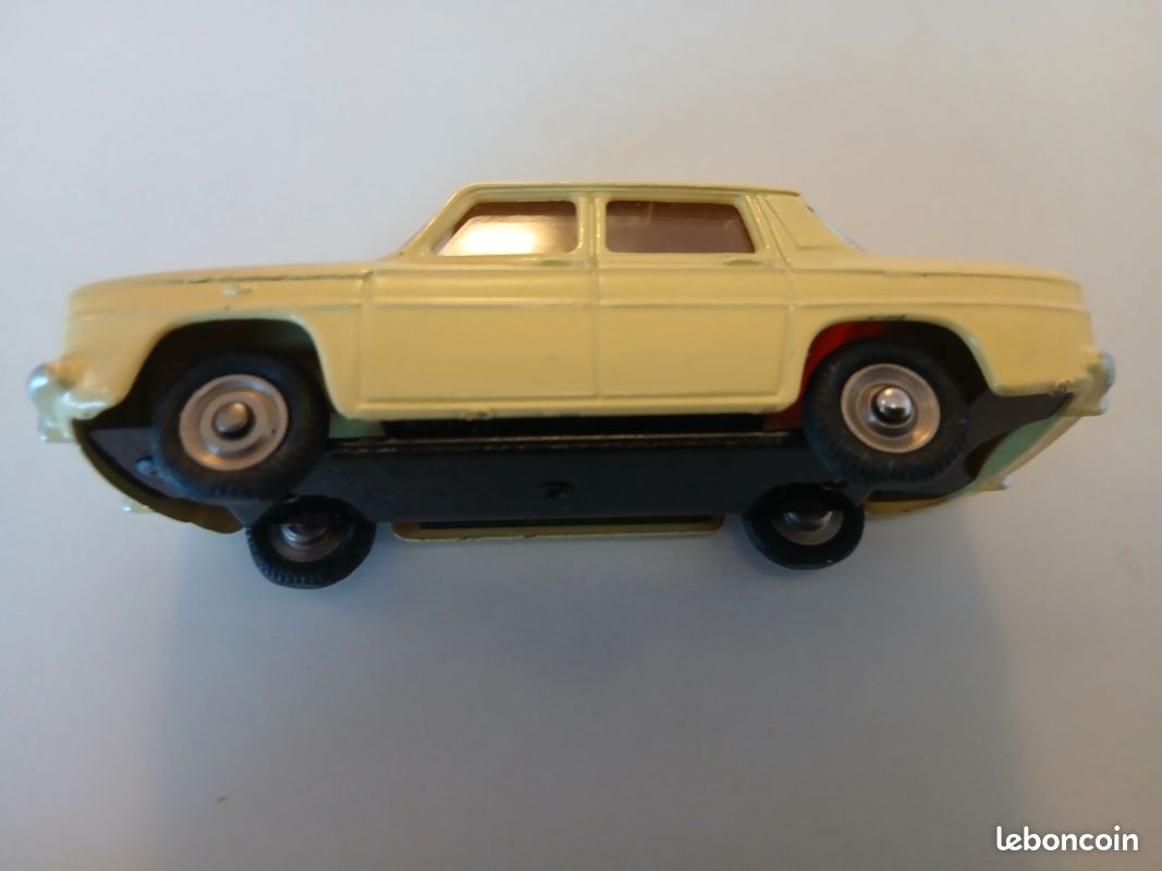 Dinky toys France- Renault 8 , couleur bleu - neuf en boite ref 517, Vente aux enchères : Jouets