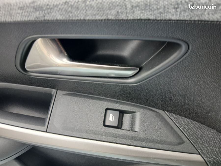 Peugeot 5008 HYBRID 145 e-DCS6 ALLURE Cam360° Panoramic Pack 7PL (image 29)