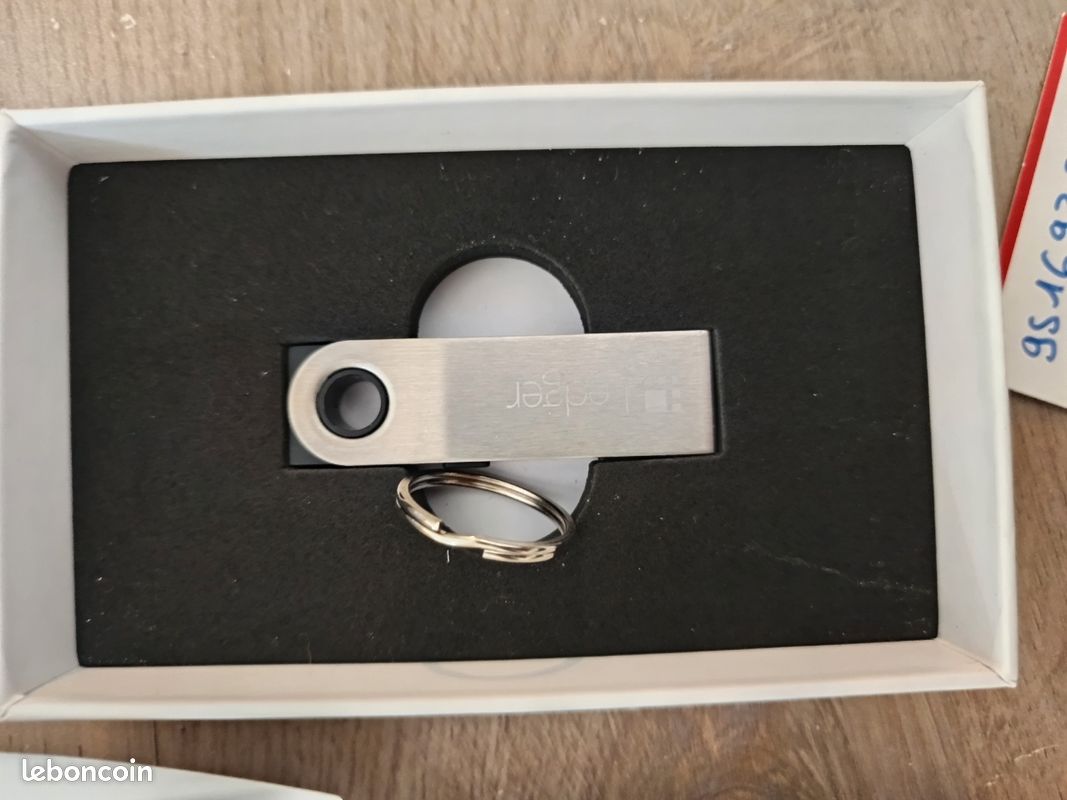 Ledjer Nanos S (portefeuille électronique pour crypto) - Accessoires  informatique