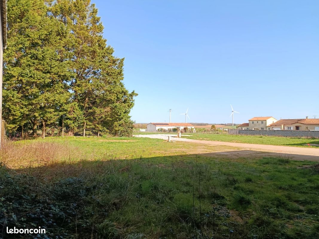 Terrain constructible viabilisé · à La Faye · 15 500 €