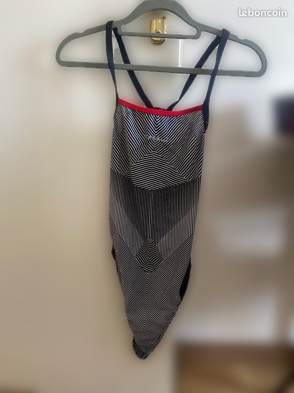 Maillot de bain femme une pièce (image 1)