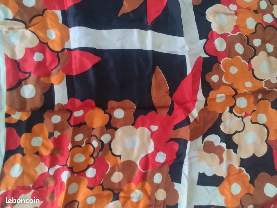 Foulard en soie vintage Claude d'Arcy (image 2)