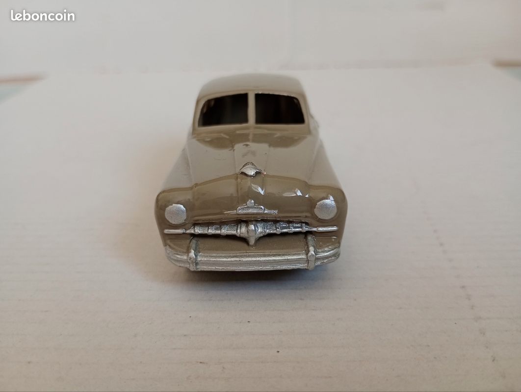 Dinky Toys F n° 24Q Ford Vedette repeinte