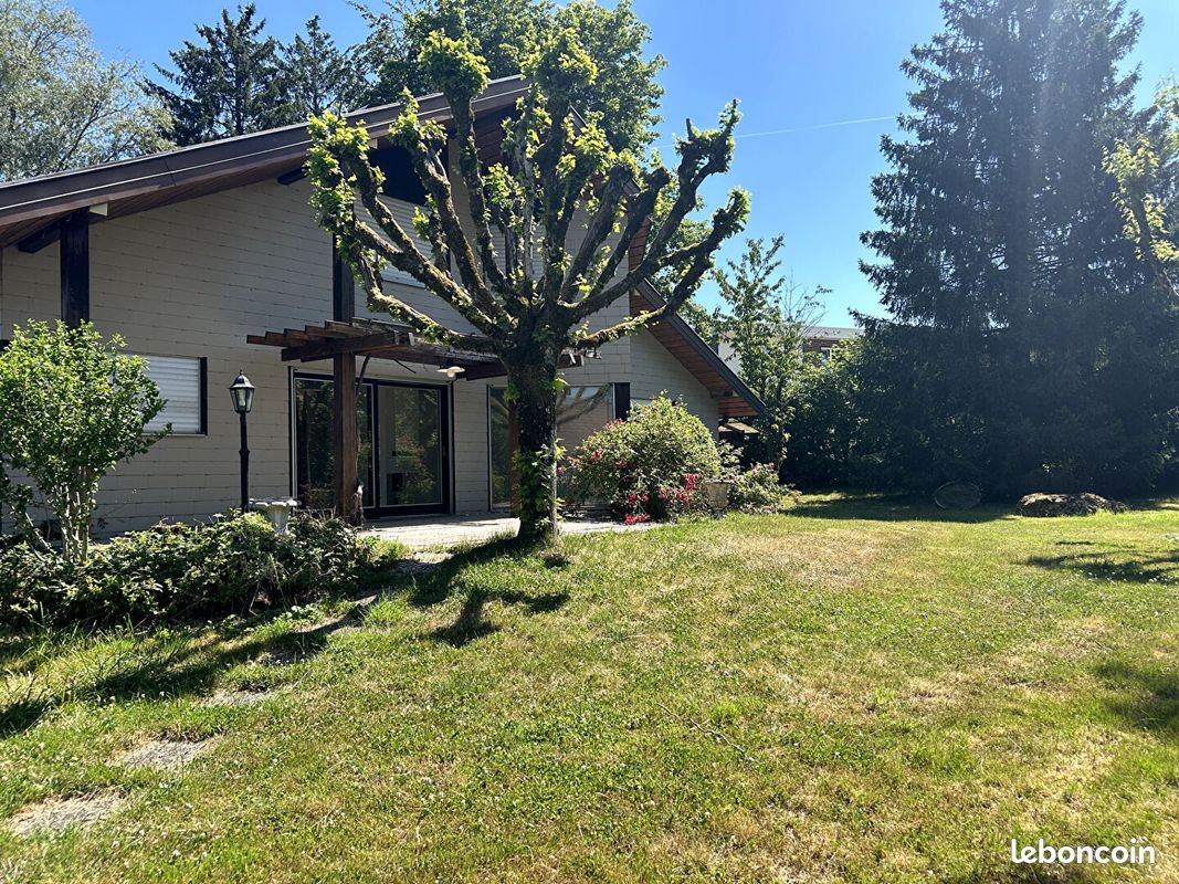 Maison 6 pièces 150 m² · à Montferrand-le-Château · 150 m² · 430 000 €