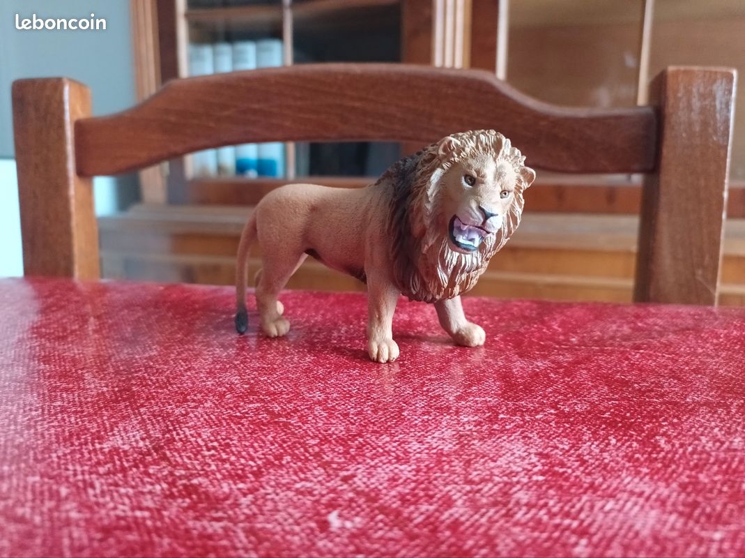 Schleich Lion Rugissant – Figurine Peinte à La Main, Détails Réalistes, Dès 3 Ans