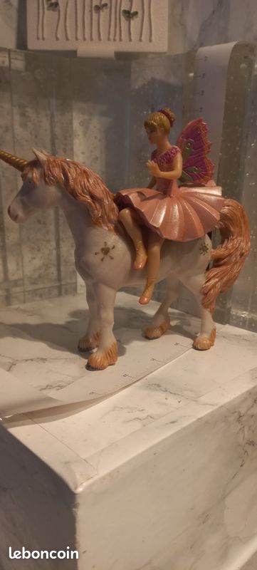 Figurines pailletées Licorne rose corne dorée ET la fée aile papillon (image 3)