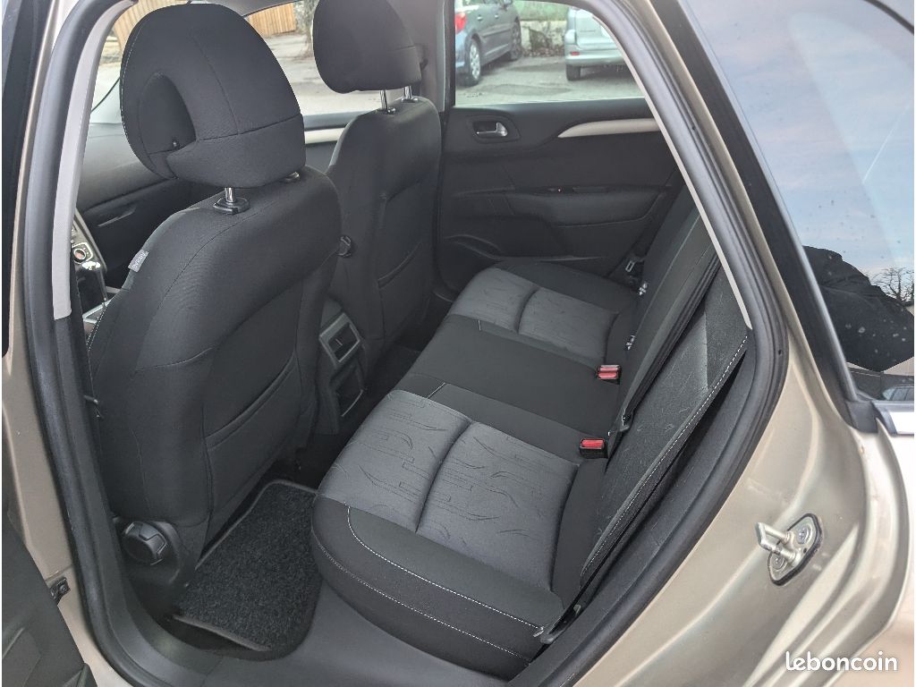 Citroën C4 VTi 120 Confort A (image 9)
