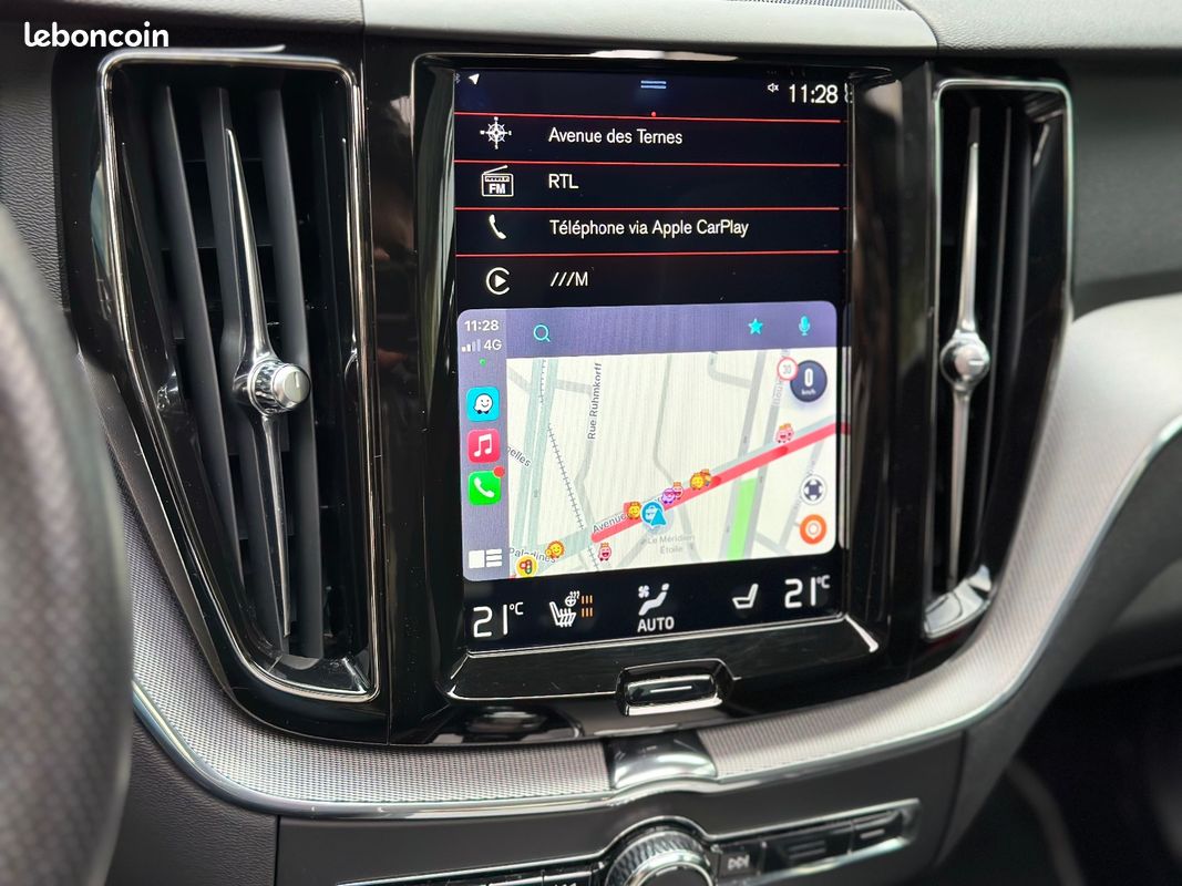VOLVO XC60 T8 Twin Engine 303 ch + 87 ch Geartronic 8 R-Design /. TOIT OUVRANT / SIÈGES ET VOLANT CHAUFFANT / (image 10)