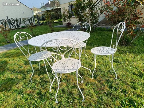 TABLE EN FINITION CRÈME ANTIQUE EN FER FORGÉ