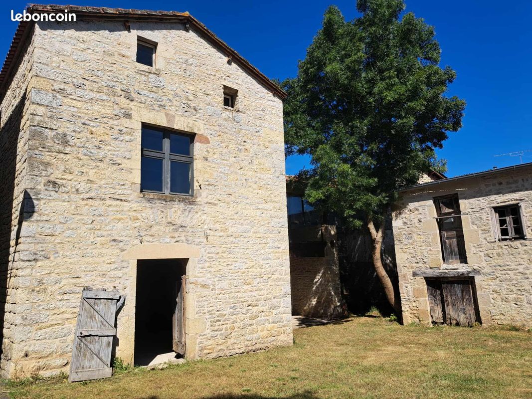 Maison 7 pièces 200 m² · à Féneyrols · 200 m² · 165 000 €