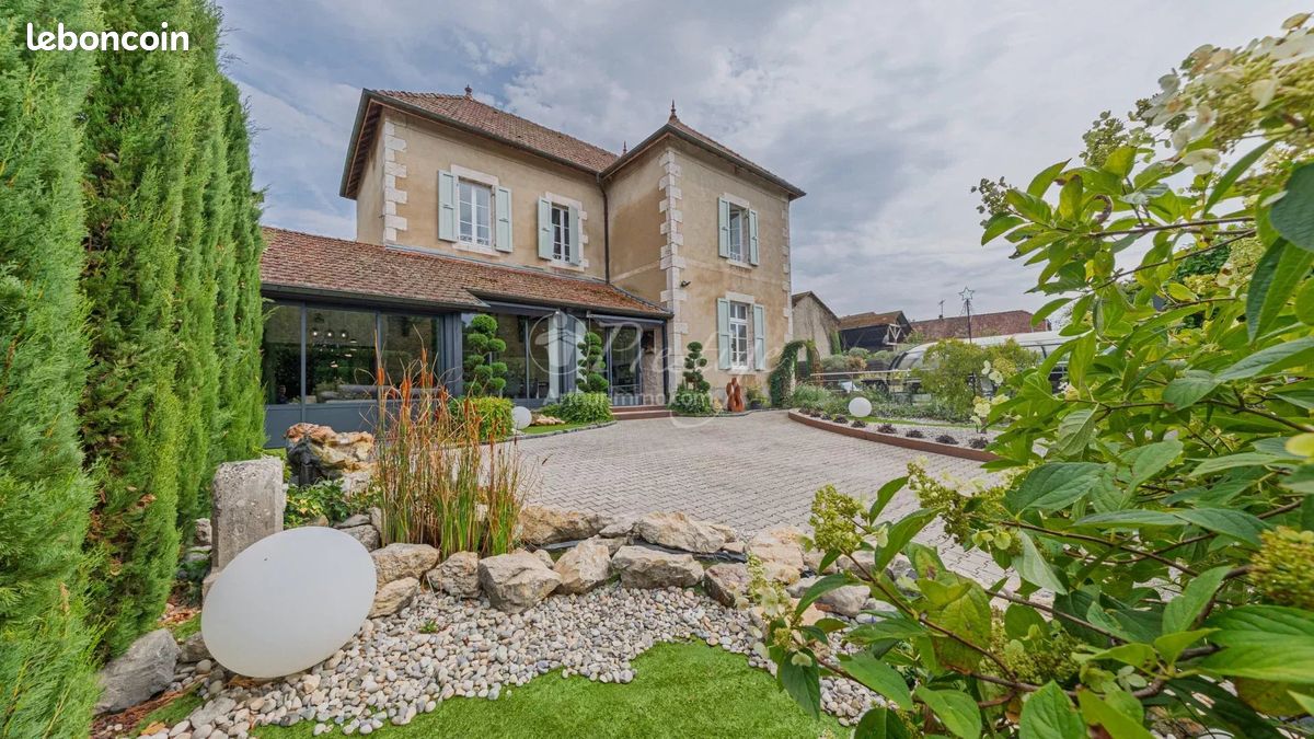 Maison 6 pièces 272 m² · à Belley · 272 m² · 699 500 €