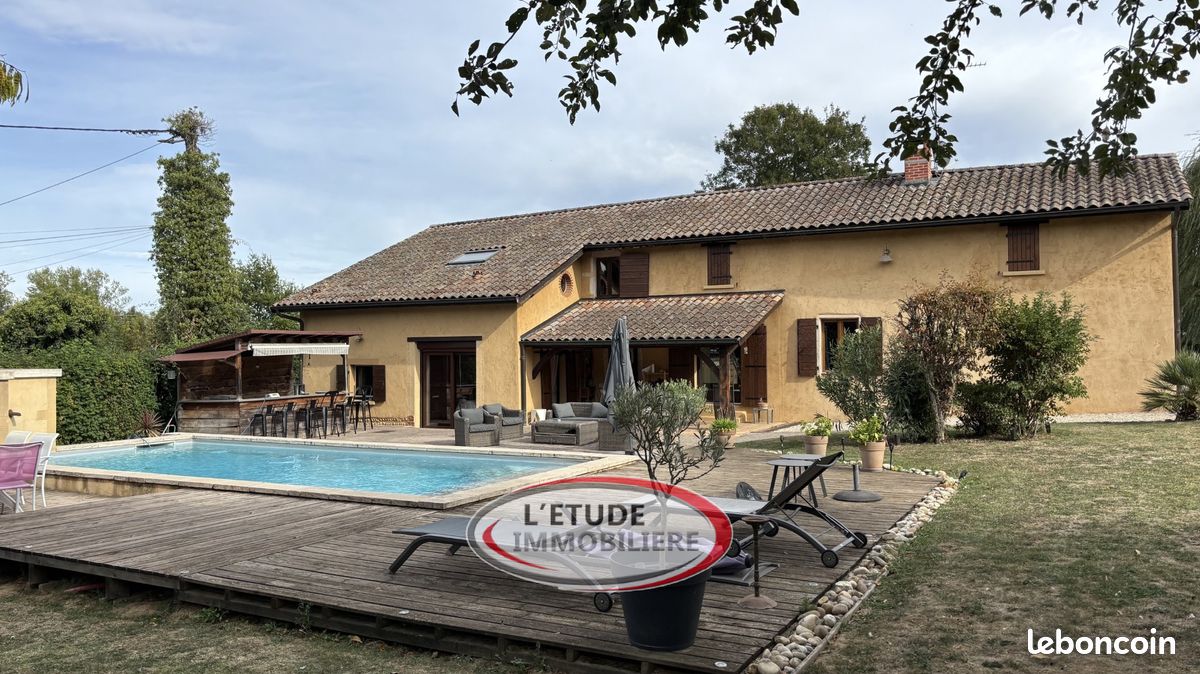 Maison 6 pièces 198 m² · à Savigneux · 198 m² · 676 250 €