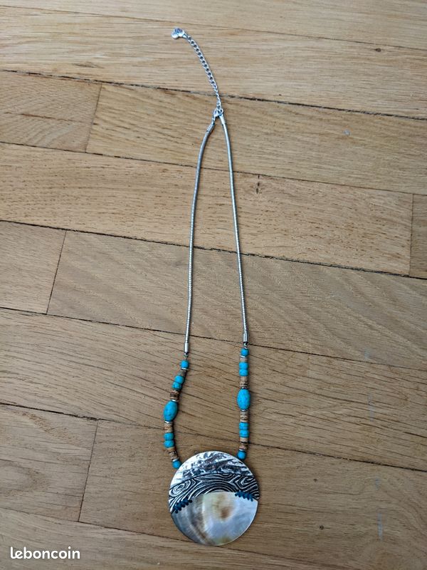 Collier coquillage (image 1)