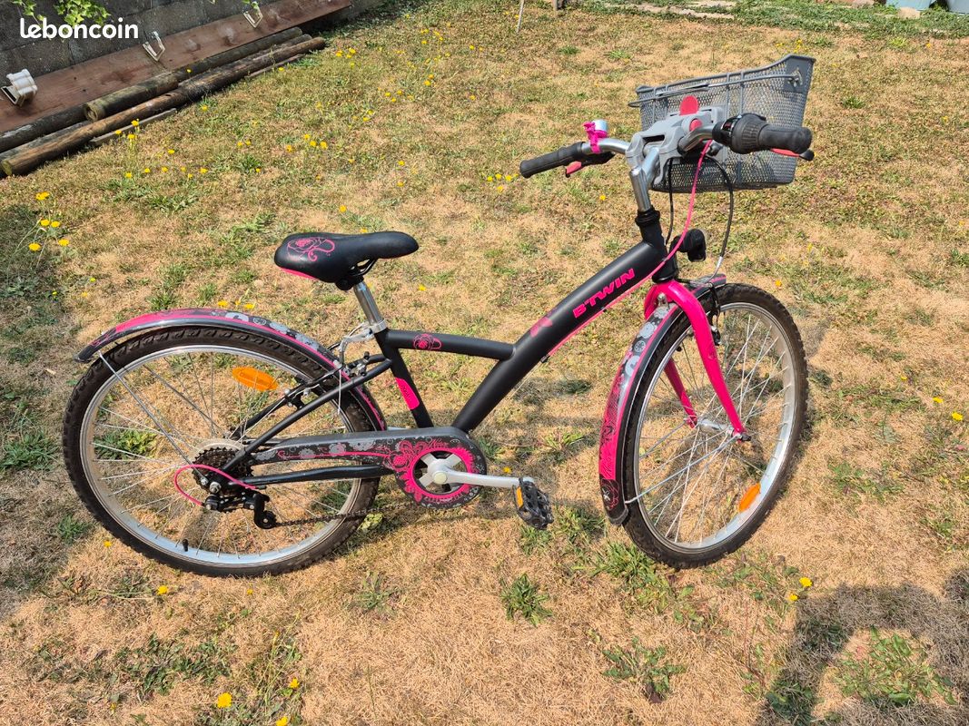 Vélo B twin 500 avec accessoires (image 1)