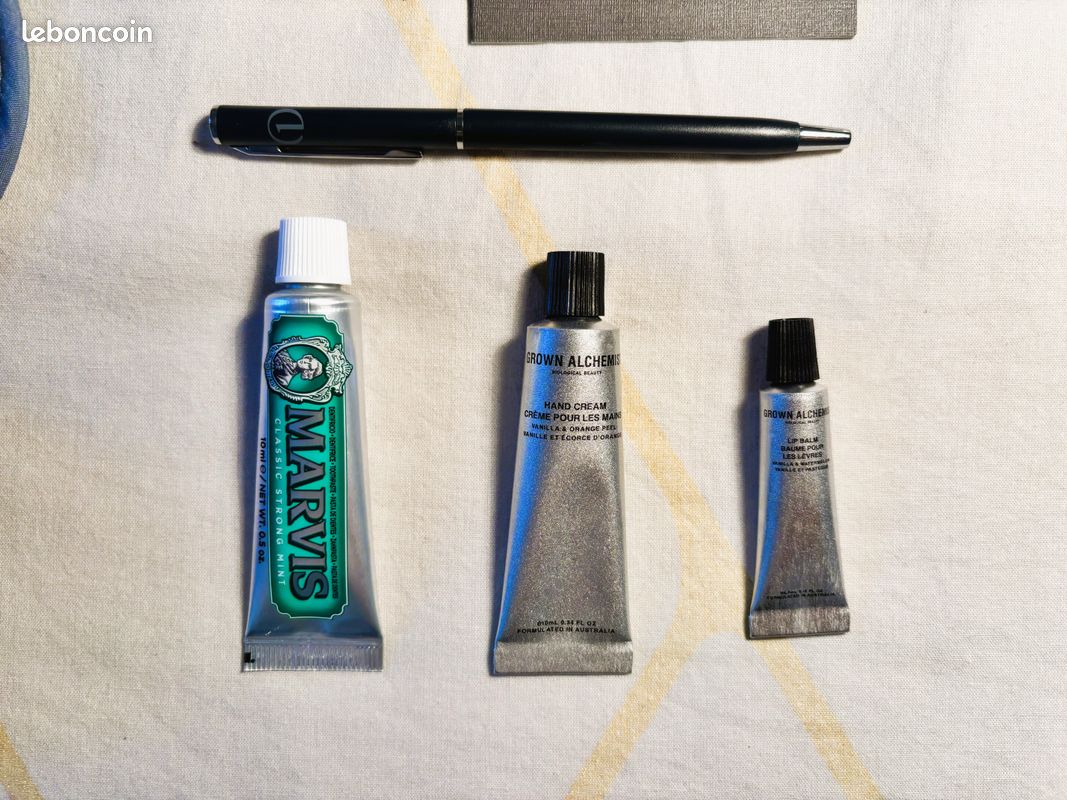 Kit Accessoires Première Classe Missoni Delta One – Cuir Bleu Marine, Neuf