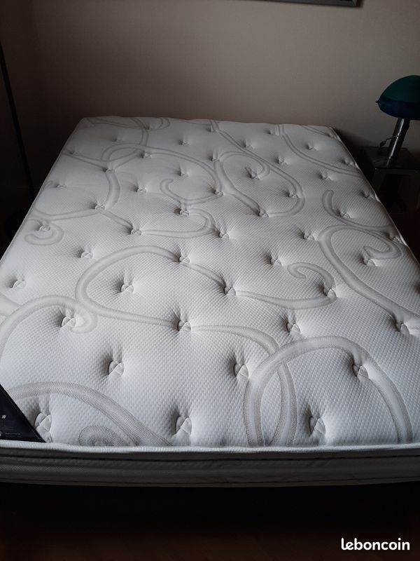 Matelas SEALY et sommier (image 5)