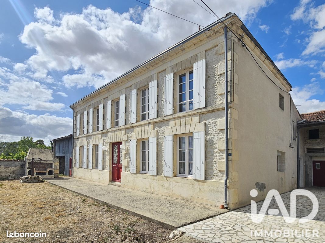 Maison 8 pièces 166 m² · à Loiré-sur-Nie · 166 m² · 200 000 €