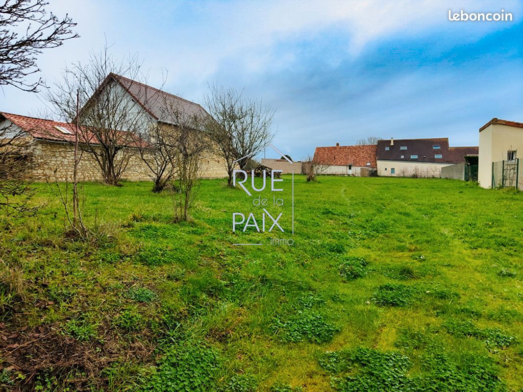 Terrain 2105 m² · à Naintré · 2 105 m² · 55 400 €